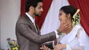 Shakti Arora, aktor tampan asal India ini memang pandai memikat hati wanita. Datang ke Indonesia bersama Radhika Madan, namun Shakti berpaling ke wanita lain yang bernama Rini Yulianti. (Adrian Putra/Bintang.com)