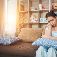 Baby blues biasanya muncul pada minggu pertama setelah persalinan dan bisa berlangsung hingga dua minggu.  (foto/dok: freepik/jcomp)