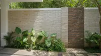 9 Model Pagar Tembok Samping Rumah Minimalis, Area Carport dan Teras Lebih Modern