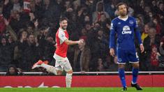 Striker Arsenal, Olivier Giroud, merayakan gol yang dicetaknya ke gawang Everton dalam lanjutan Liga Premier Inggris di Stadion Emirates, London, Inggris. Sabtu (24/10/2015) malam WIB. (Reuters/ Dylan Martinez)