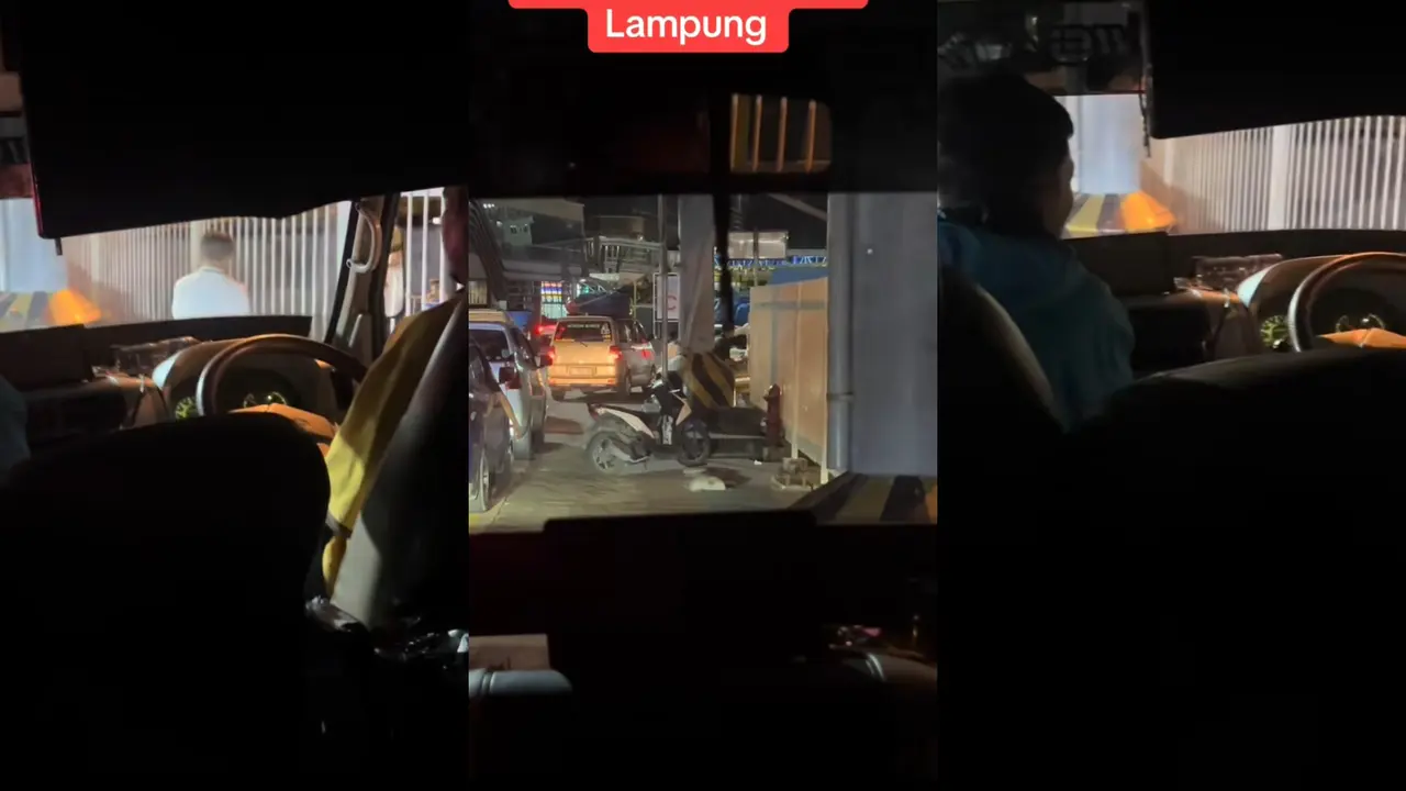 Tangkapan layar rekaman video viral aksi pungli di Pelabuhan Bakauheni, Lampung Selatan. Foto : (Istimewa).