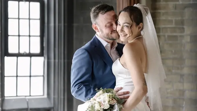 Penampilan Simple Dewi Rezer saat Menikah