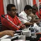 Sekjen PDIP Hasto Kristiyanto (dua kiri) membuka workshop peta rawan bencana Indonesia di Kantor DPP PDIP, Jakarta, Kamis (13/12). Hasto menyebut Ketum DPP PDIP Megawati menginginkan ada peringatan dini atau early warning. (Liputan6.com/Faizal Fanani)