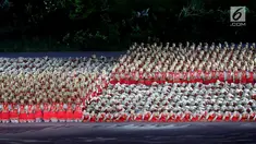 Penari menampilkan tari Ratoeh Jaroe dari Aceh pada pembukaan Asian Games 2018 di Stadion Gelora Bung Karno, Jakarta, Sabtu (18/8). Sekitar 1.500 penari mengenakan busana beragam warna yang menggambarkan kebhinekaan Indonesia. (Liputan6.com/ Fery Pradolo)