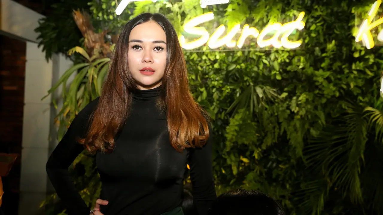 [Bintang] Aura Kasih