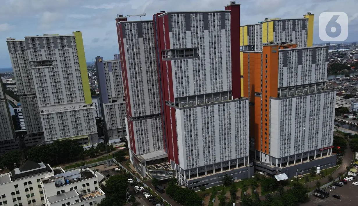 Foto aerial suasana Rumah Sakit Darurat Penanganan COVID-19 Wisma Atlet Kemayoran, di Jakarta, Selasa (2/2/2021). Layanan penanganan COVID-19 kepada pasien harus dengan tata cara penanganan sesuai SOP yang berlaku. (merdeka.com/Imam Buhori)