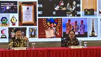 Direktur Smartfren Marco Sumampouw (kiri) beserta Presiden Direktur sekaligus CEO Smartfren Merza Fachys (kanan) dalam konferensi pers tentang capaian Smartfren sepanjang kuartal 3 2024 (Liputan6.com/ Agustin Setyo Wardani)