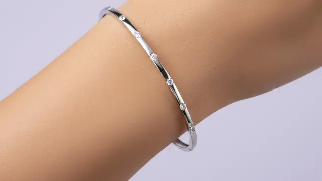Model Gelang Emas Tipis untuk Layering Gaya 2026. Gemini