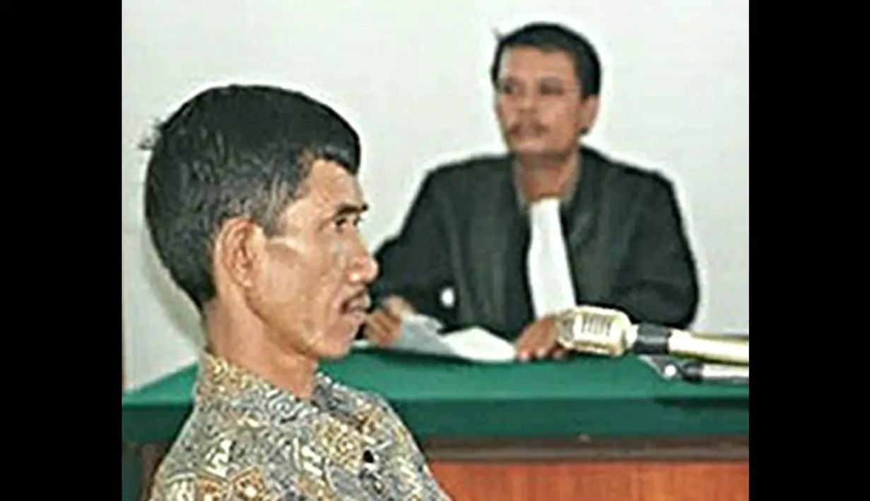 Ahmad Suradji (Dukun AS/Nasib Klewang) dijatuhi hukuman mati oleh Pengadilan Negeri Lubukpakam pada 27 April 1997. Ia terbukti membunuh 42 wanita. Pembunuhan tersebut dilakukan sepanjang tahun 1984-1994 di Desa Sei Semayang, Kecamatan Sunggal, Kabupaten D