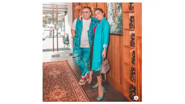 Pamer Perut Buncit, Ini 7 Potret Ussy saat Hamil Anak Kelima