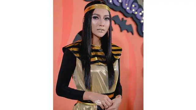 6 Gaya Sarwendah Pakai Kostum Halloween, Bak Ratu Mesir