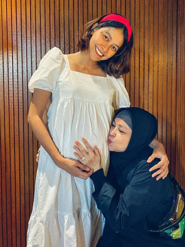Tengah Hamil Anak Pertama, Ini 6 Potret Bunga Jelitha Pamer Baby Bump