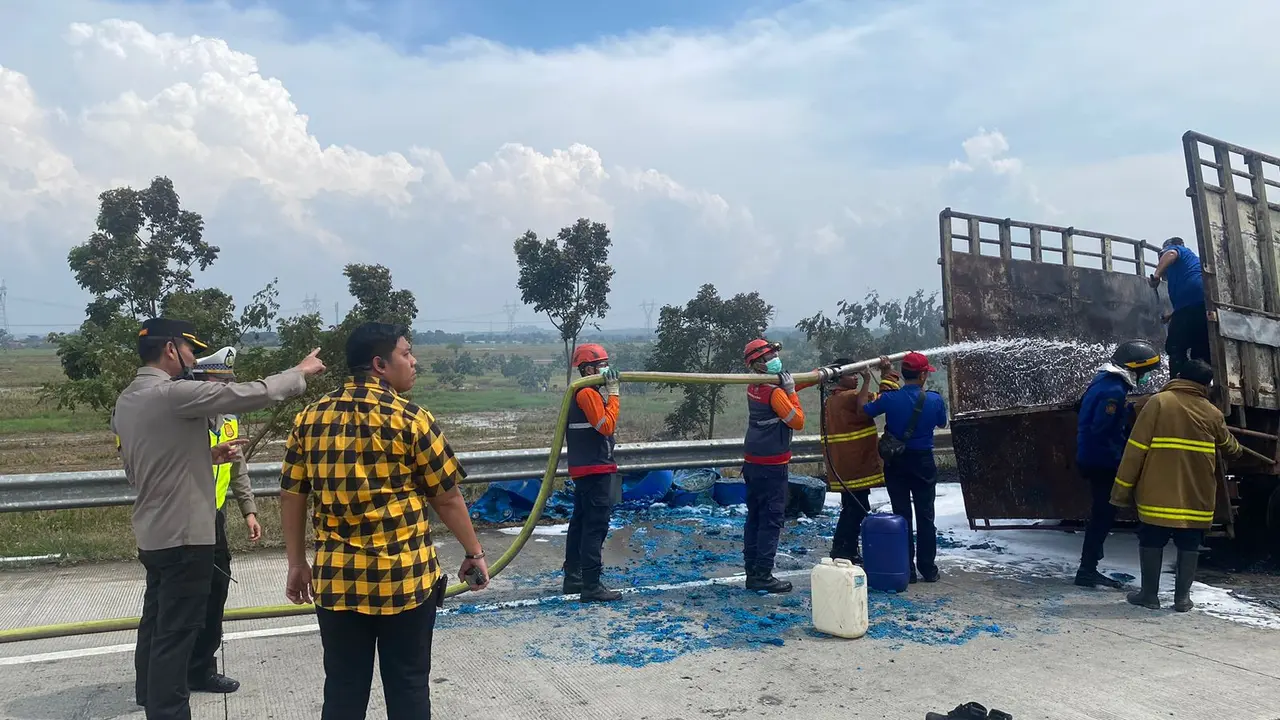 Kecelakaan di tol Pemalang, Jawa Tengah menyebabkan tiga orang meninggal dunia. (Foto: Liputan6.com/Humas Polres Pemalang)