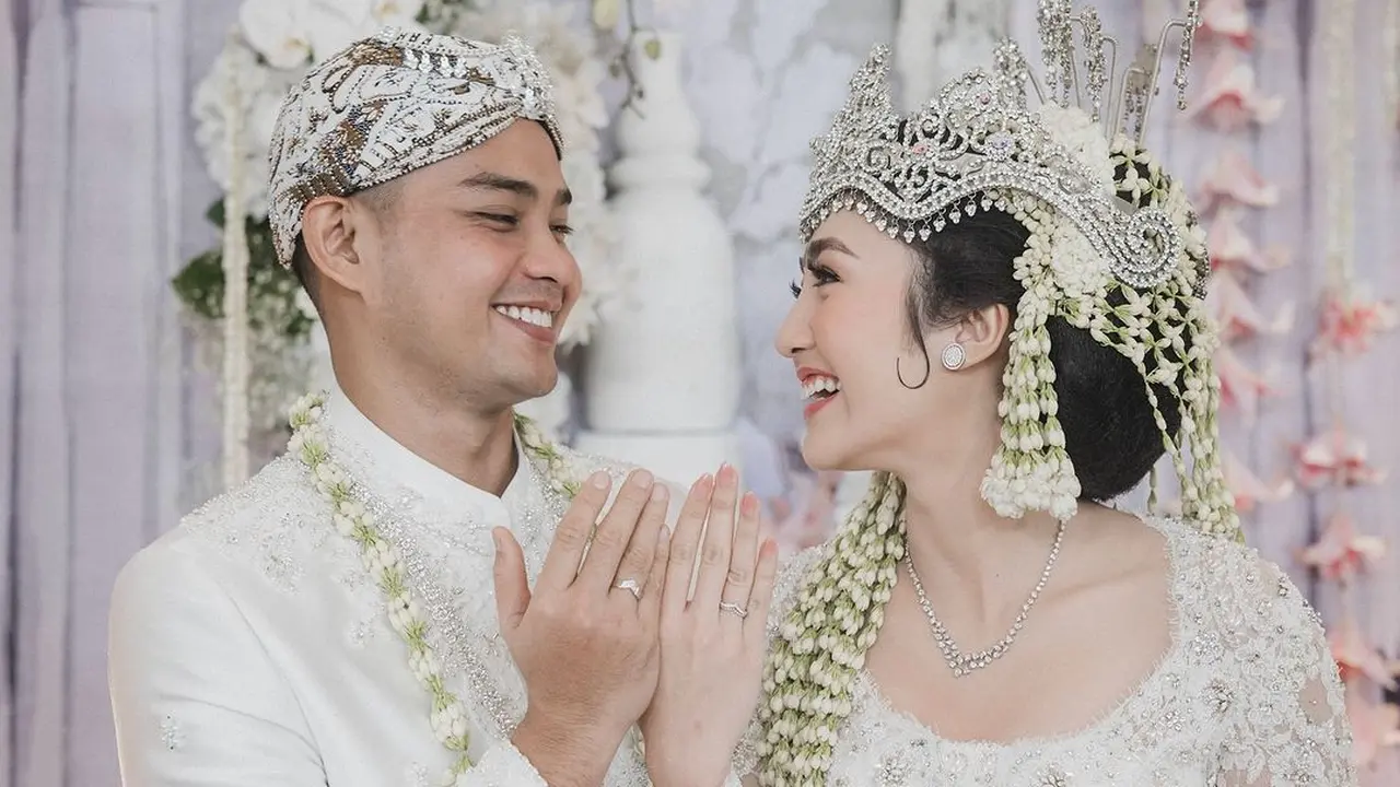 Febby Rastanty menikah dengan Drajad Djumantara. (Instagram/ febbyrastanty - foto: davidsalimphotography)