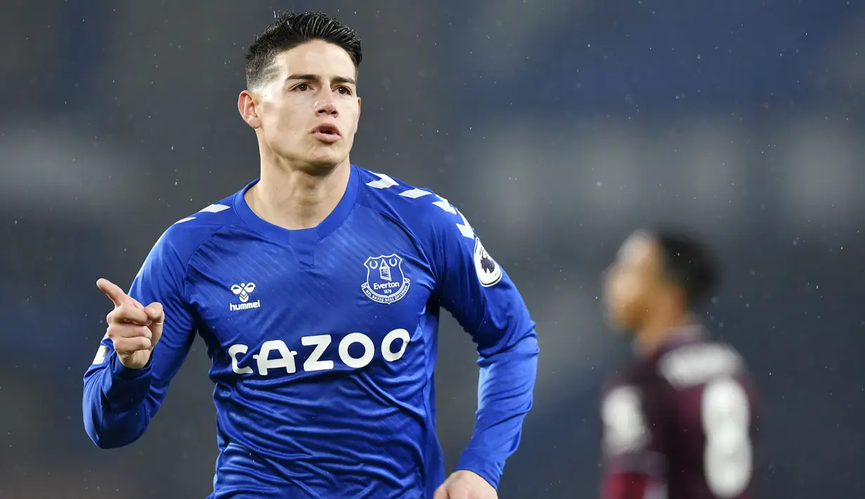 Pemain Everton, James Rodriguez, melakukan selebrasi usai mencetak gol ke gawang Leicester City pada laga Liga Inggris di Stadion Goodison Park, Rabu (27/1/2021). Kedua tim bermain imbang 1-1. (Paul Ellis/Pool via AP)
