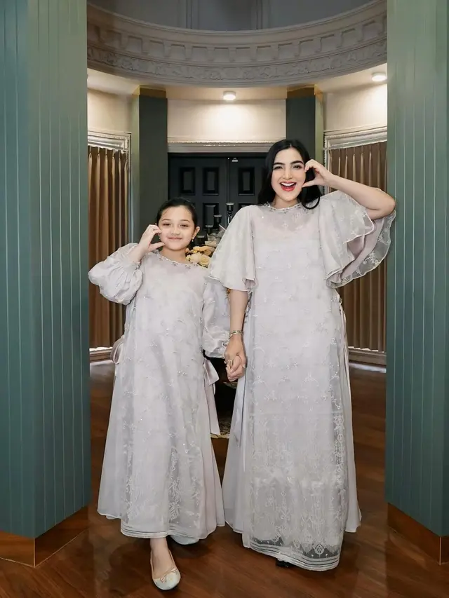 6 Inspirasi Model Gamis Selebriti Saat Idul Adha 2025, Elegan dan Syar’i