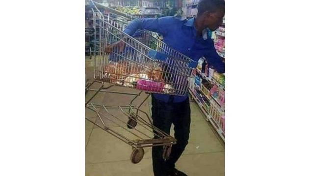 6 Kelakuan Kocak Bapak-Bapak saat Belanja Ini Bikin Ngakak