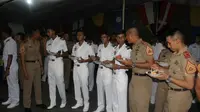 Buka Puasa Bersama di Kapal Perang ala TNI AL dan WNI di Karachi, Pakistan. (Dispen TNI AL)