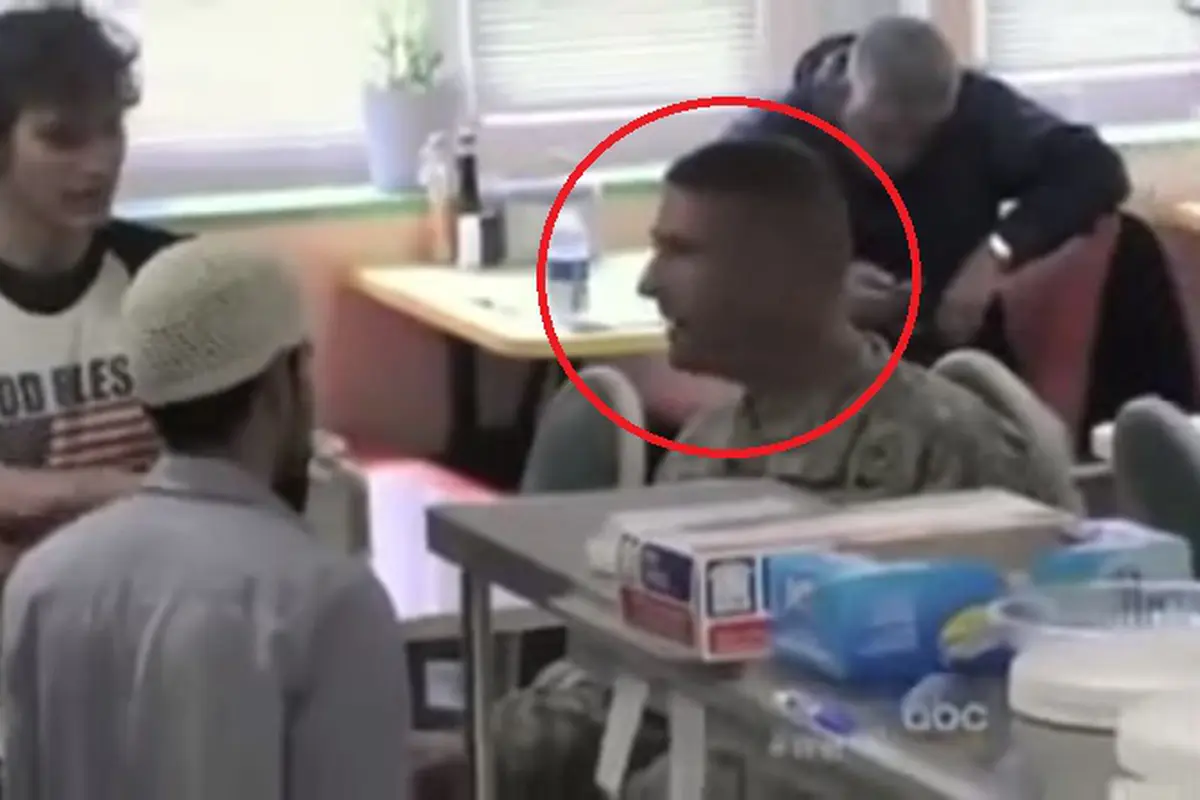 Kasir Muslim Dihina Pelanggan, Anggota Militer AS Membelanya