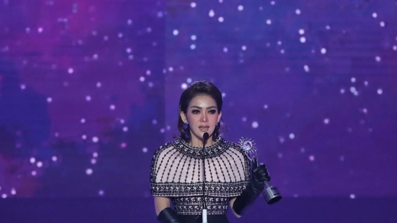 [Fimela] Syahrini SCTV Awards 2018