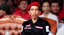 Ada yang bisa tebak, apa yang lagi dilihat Pak Jokowi? (Istimewa)