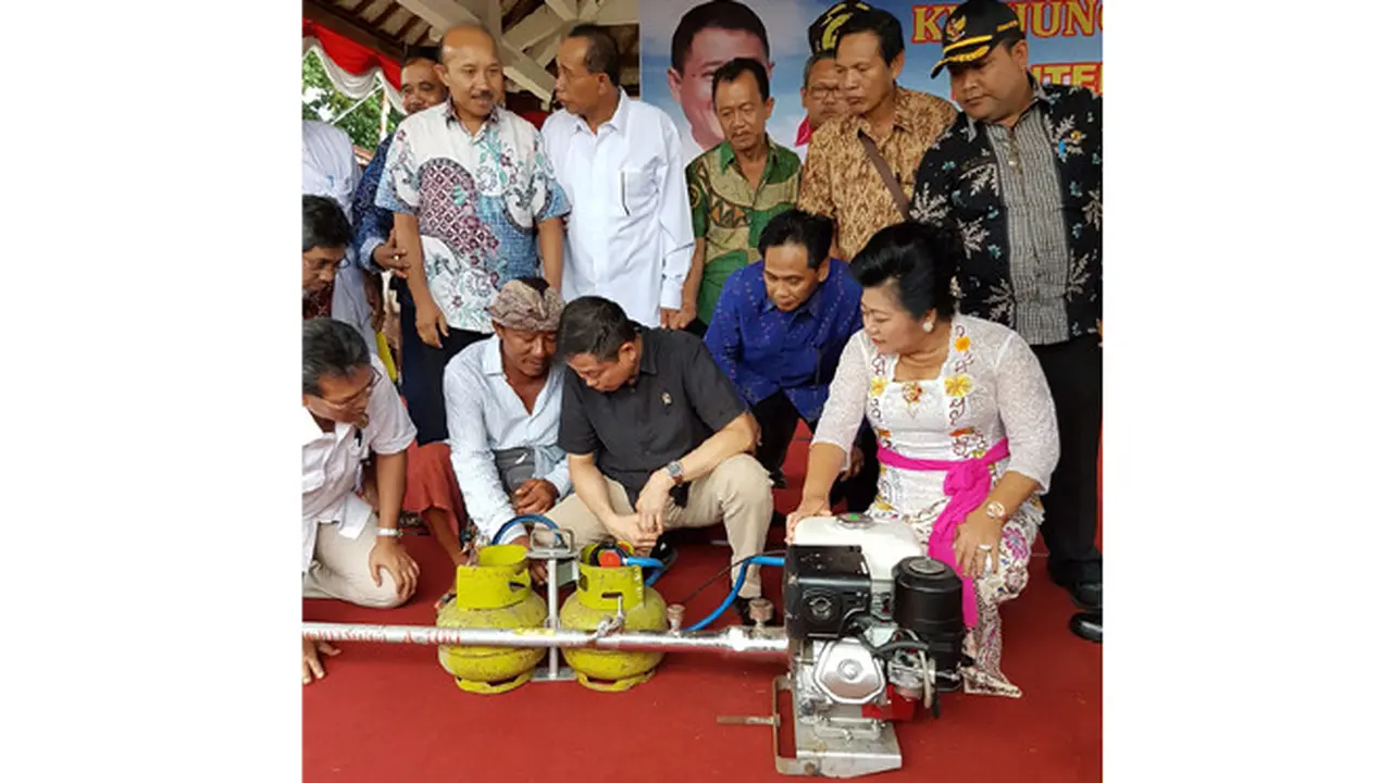 Jonan bertatap langsung dengan para nelayan di Karangasem Bali, fokus kepada konversi Bahan Bakar Minyak (BBM) ke Bahan Bakar Gas (BBG).