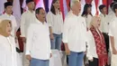 Kedua tokoh calon pemimpin negara ini pun kompak memadukan kemeja putih dengan mengenakan celana panjang denim. [@ibnuwardani]