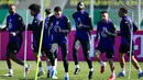 Para pemain Jerman menghadiri sesi latihan tim sepak bola nasional Jerman di lapangan latihan Borussia Dortmund, Jerman pada 18 Maret 2025. (Ina FASSBENDER/AFP)