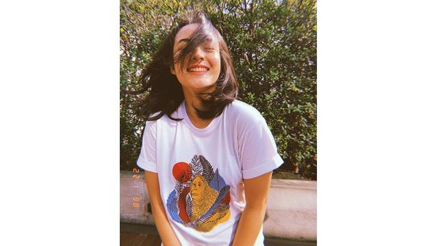 7 Gaya Chelsea Islan Tanpa Makeup, Tetap Memesona