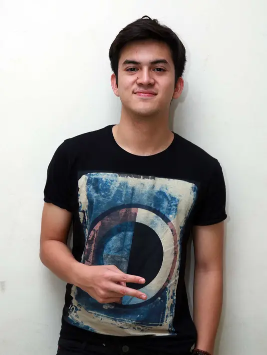 Berperan sebagai Romeo di sinetron 'High School Love Story', Rizky Nazar bersama pemain lainnya menyuguhkan kisah romantis anak SMA yang juga lucu. (Deki Prayoga/Bintang.com)