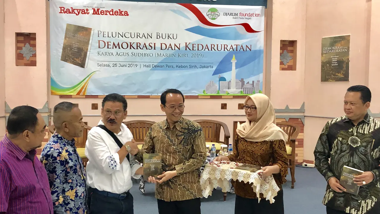 Dosen Akademi Televisi Indonesia (ATVI), Agus Sudibyo meluncurkan buku disertasinya yang berjudul "Demokrasi dan Kedaruratan: Memahami Filsafat Politik Giorgio Agamben".