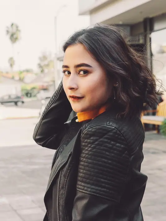 Masih menurut Maxime, dengan rambut yang pendek tersebut, membuat sang kekasih tidak membutuhkan waktu lama untuk rambutnya. (Instagram/prillylatuconsina96)