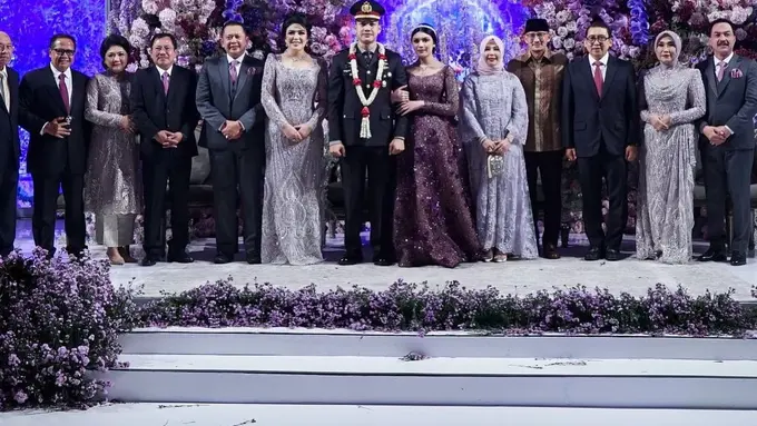 6 Potret Gaun Pengantin Mewah Anak Ketua MPR Bambang Soesatyo di Momen Resepsi Pernikahan
