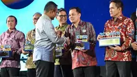 PT Pelabuhan Indonesia (Persero) atau Pelindo meraih dua penghargaan di BUMN Corporate Communications and Sustainability Summit (BCOMSS) 2024. (Dok Pelindo)