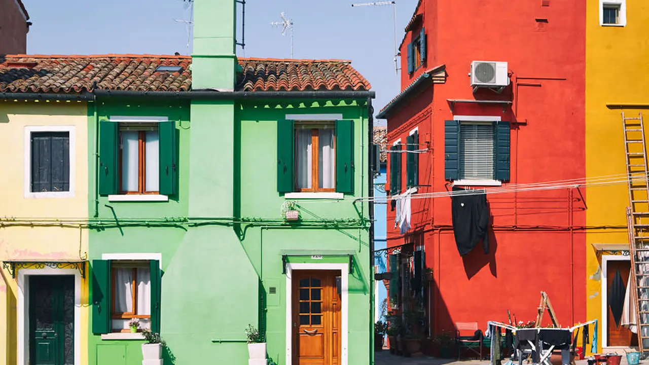 Pulai ini tak jauh dari pusat Kota Vanesia, Italia