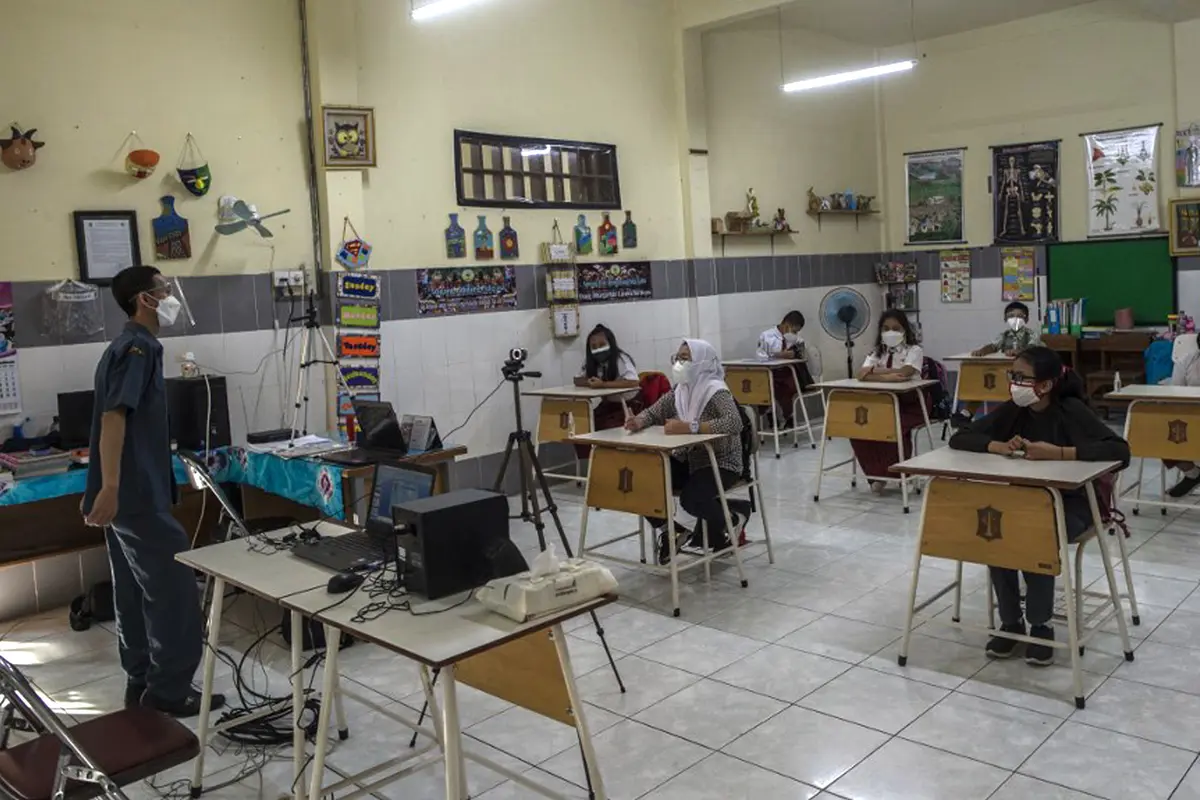 FOTO: Pemberlakuan Pembelajaran Tatap Muka di Surabaya