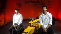 Duo pebalap Pertamina Arden, Sean Gelael dan Norman Nato, mendapat dukungan penuh untuk meraih kesuksesan di lintasan F2 2017. (Bola.com/Zulfirdaus Harahap)
