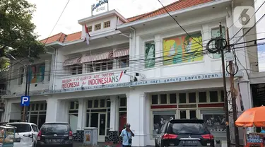 Suasana Galeri Foto Jurnalistik Antara (GFJA) di Jalan Antara, Pasar Baru, Jakarta Pusat, Senin (9/3/2020). Gedung bersejarah yang menjadi pemancar kemerdekaan Indonesia pada 17 Agustus 1945 tersebut menjadi polemik di bawah manajemen baru. (Liputan6.com/Immanuel Antonius)