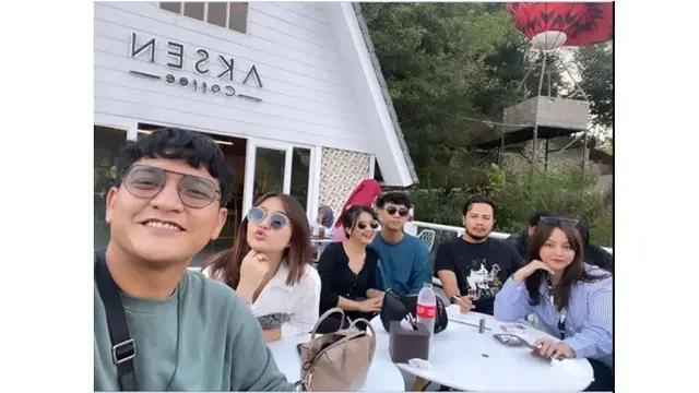 6 Potret Triple Date Masayu Clara, Adinda Azani dan Puspa Ritchwary, Romantis