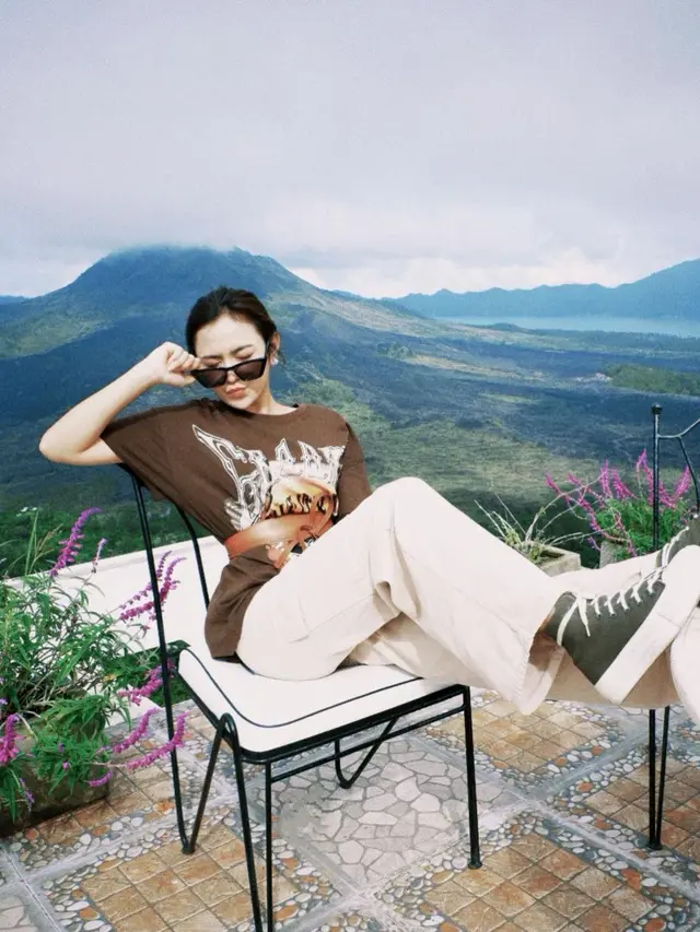 11 Potret Outfit Effortless ala Mahalini Raharja yang Bikin Tampil Fashionable dan Stylish