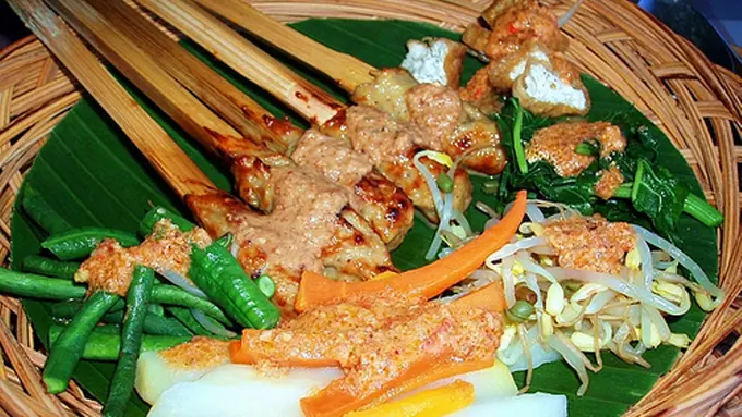 5 Makanan Khas Bali yang Patut Dicoba