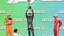 Keberhasilan Kimi Antonelli di GP Jepang 2026 diikuti pembalap McLaren Mastercard F1 Team asal Australia, Oscar Piastri, yang harus puas ditempat kedua. Tampak dalam foto, pembalap Mercedes AMG Petronas asal Italia, Kimi Antonelli (tengah) bersama pembalap McLaren Mastercard F1 Team asal Australia, Oscar Piastri (kiri), dan pembalap Scuderia Ferrari HP asal Monako Charles Leclerc (kanan) berdiri di podium setelah Grand Prix Formula Satu Jepang di sirkuit Suzuka di Suzuka, prefektur Mie pada Minggu 29 Maret 2026. (ANDREW CABALLERO-REYNOLDS/AFP)