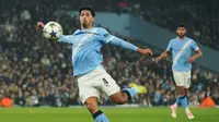 Aksi Tijjani Reijnders dalam laga Liga Champions antara&nbsp;Manchester City vs Borussia Dortmund, Kamis (6/11/2025).&nbsp;(AP Photo/Ian Hodgson)