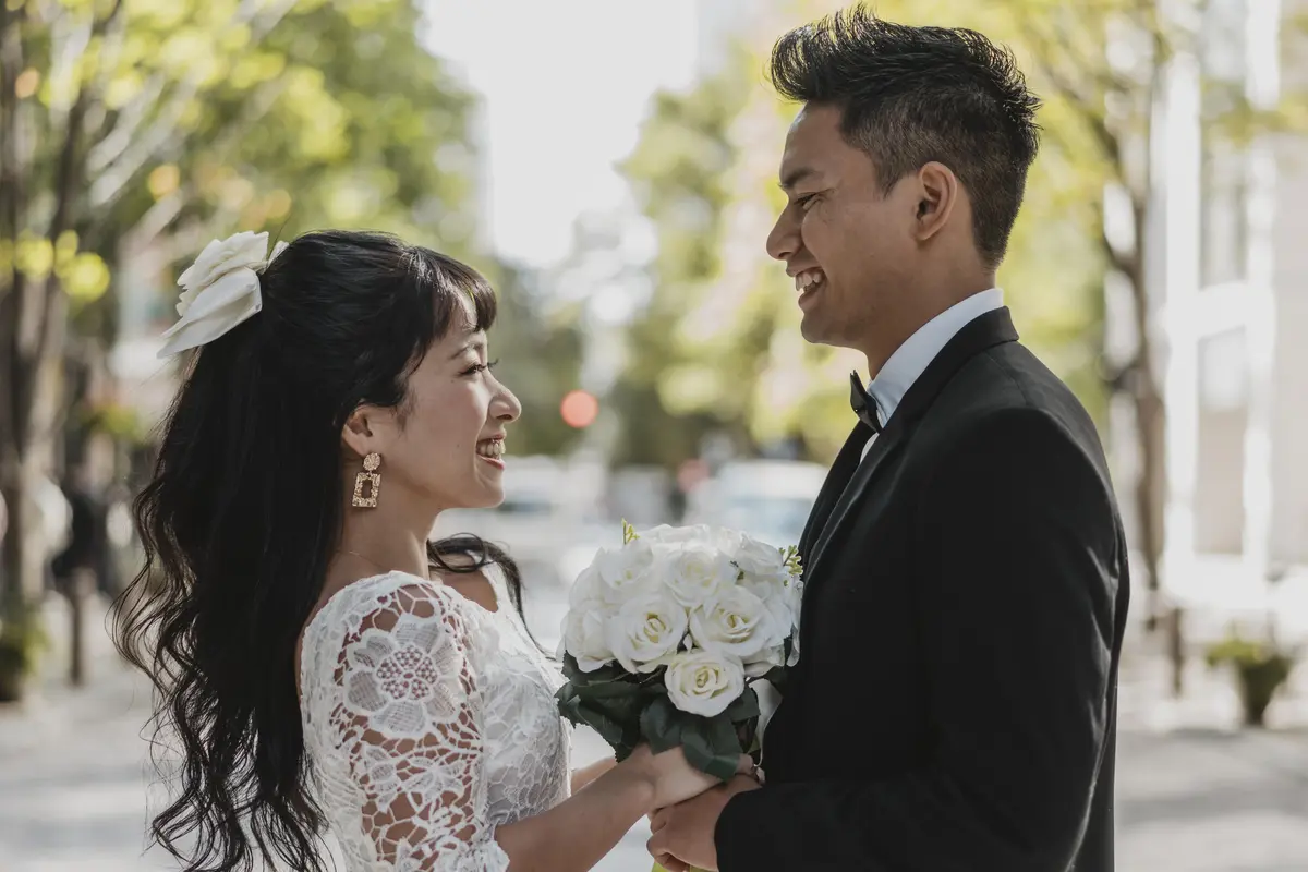 pasangan menikah