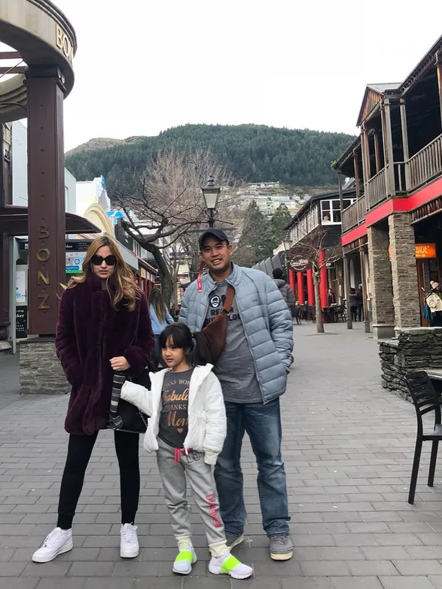 [Fimela] Nia Ramadhani dan Mikhayla Zalindra Bakrie