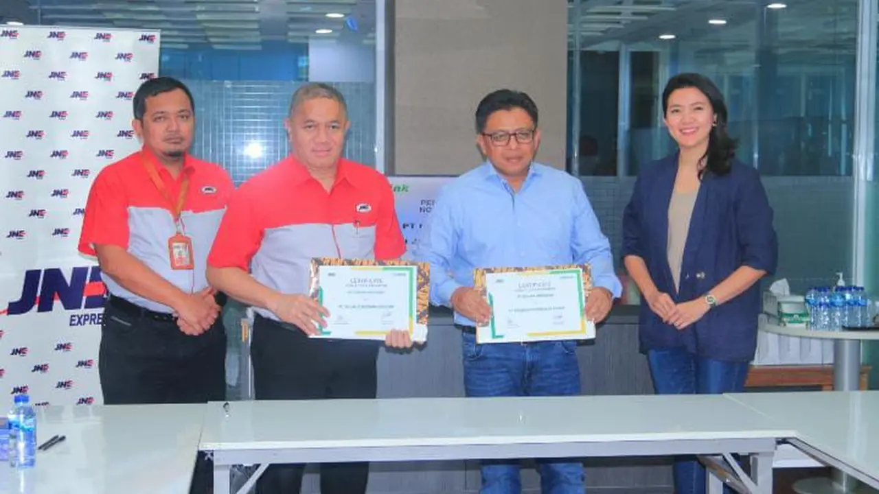 Maskapai Citilink menggandeng perusahaan logistik JNE dalam memberikan sejumlah keuntungan bagi pelaku UMKM.