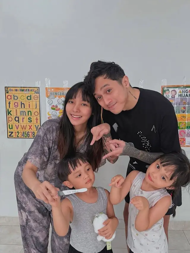 Kabar bahagia dari keluarga bimo dan irene. (credit:instagram.com/irene_agustine)