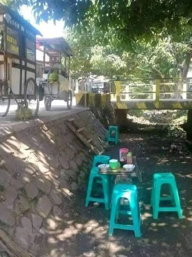 Potret Warung dengan Penataan Barang yang Unik, Bikin Geleng Kepala. (Sumber: Twitter/nocontextwarung)