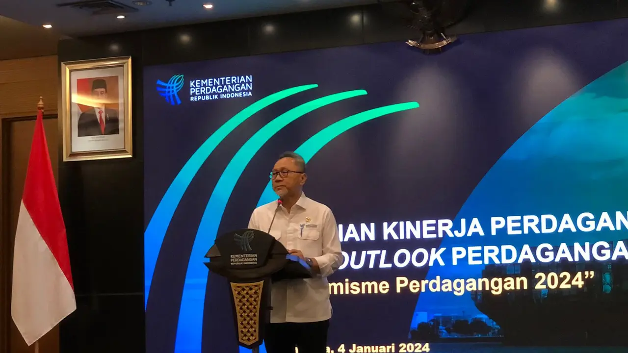 Menteri Perdagangan (Mendag) Zulkifli Hasan dalam konferensi pers Capaian Kinerja 2023 dan Outlook Perdagangan 2024, di Kantor Kementerian Perdagangan, Jakarta, Kamis (4/1/2024). (Tira/Liputan6.com)