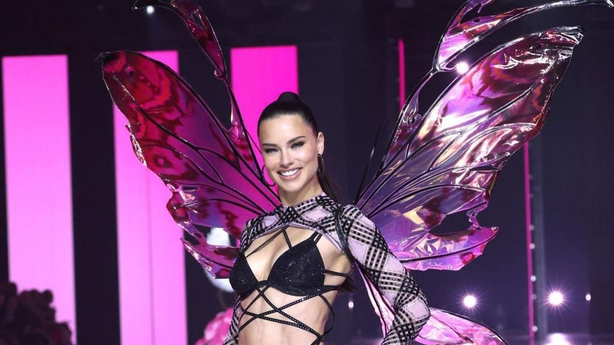 Kembali ke Panggung Setelah Pensiun, Adriana Lima Memukau di Victoria's Secret Fashion Show 2024 Berita Viral Hari Ini Senin 21 Oktober 2024